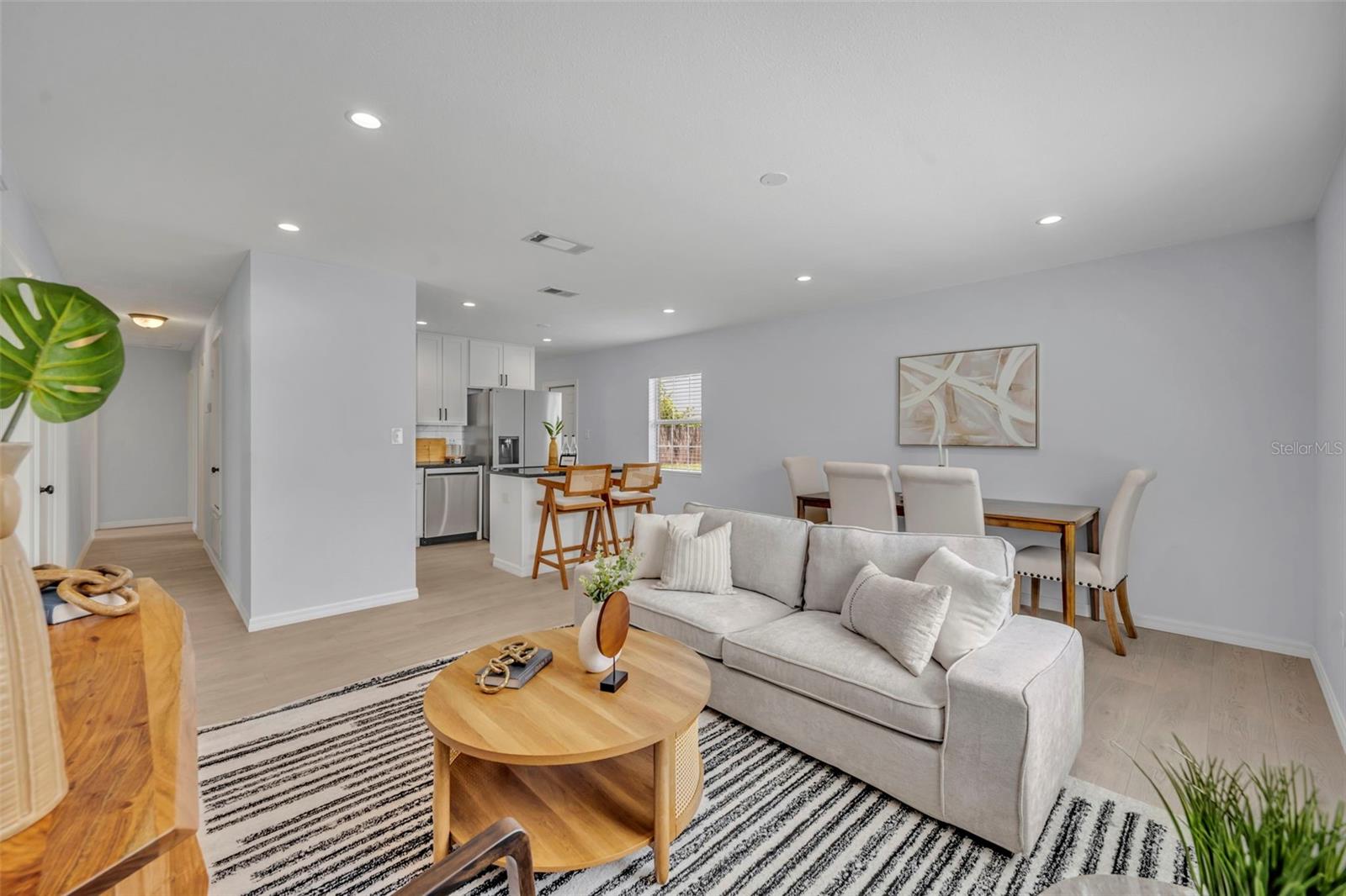 RIDGE HIGH 1ST ADD - Residential Lease