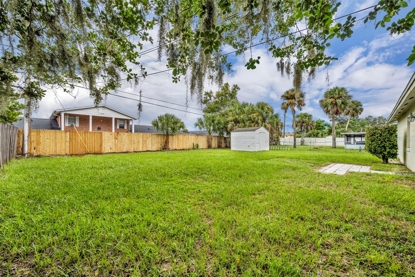 RIDGE HIGH 1ST ADD - Residential Lease