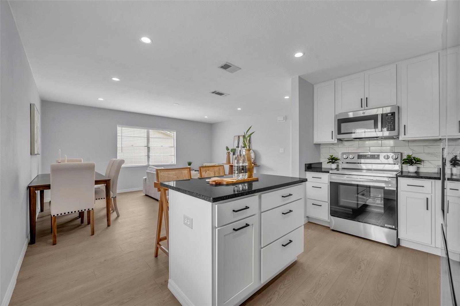 RIDGE HIGH 1ST ADD - Residential Lease