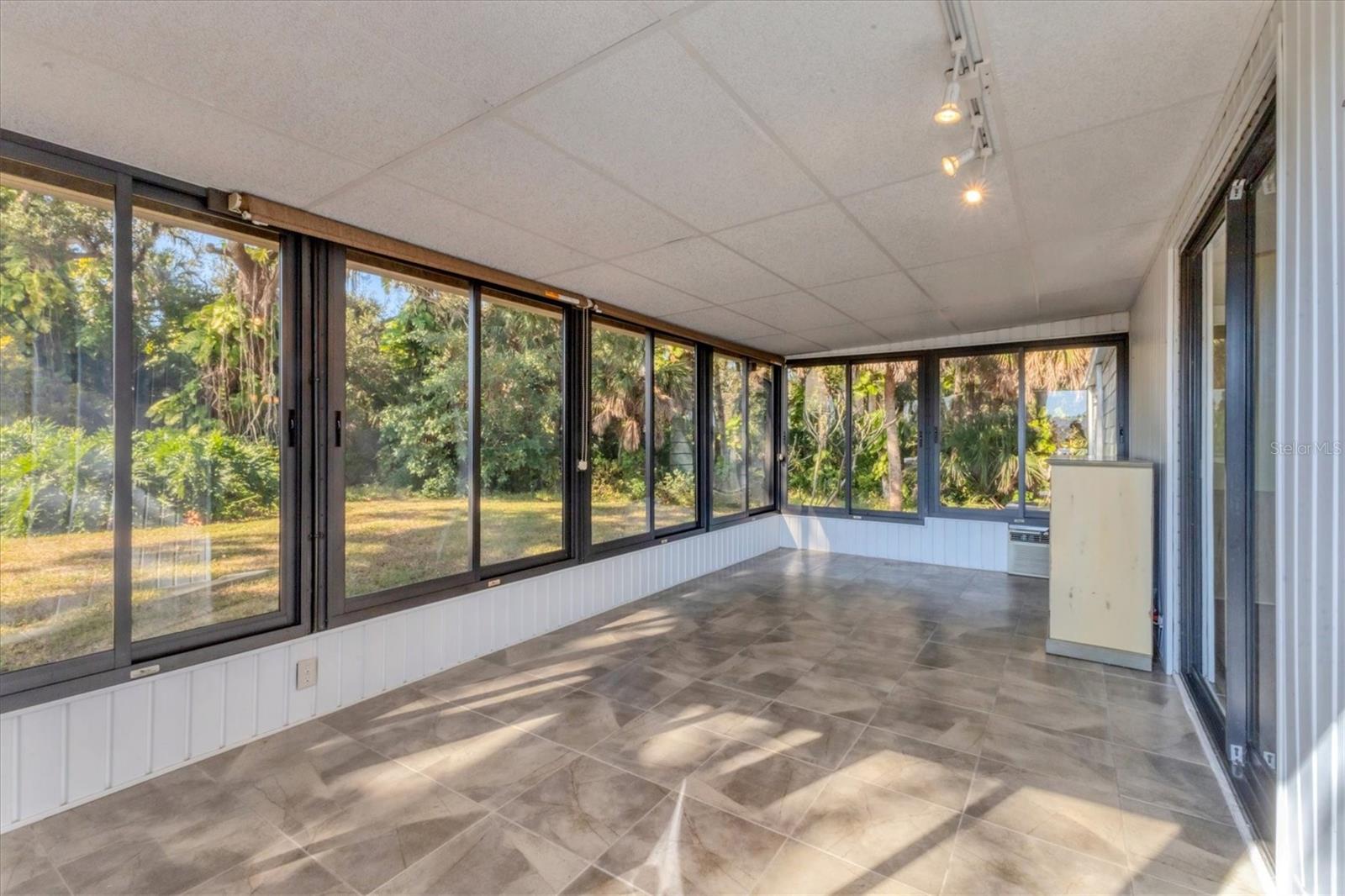 TANGERINE WOODS - Residential