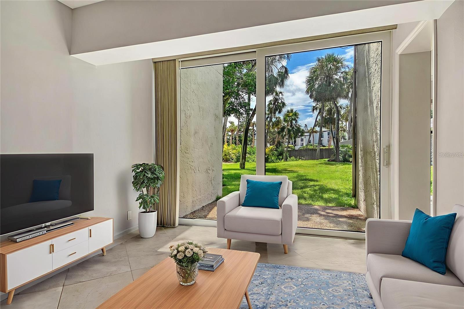 THE BANYAN BAY CLUB - Residential