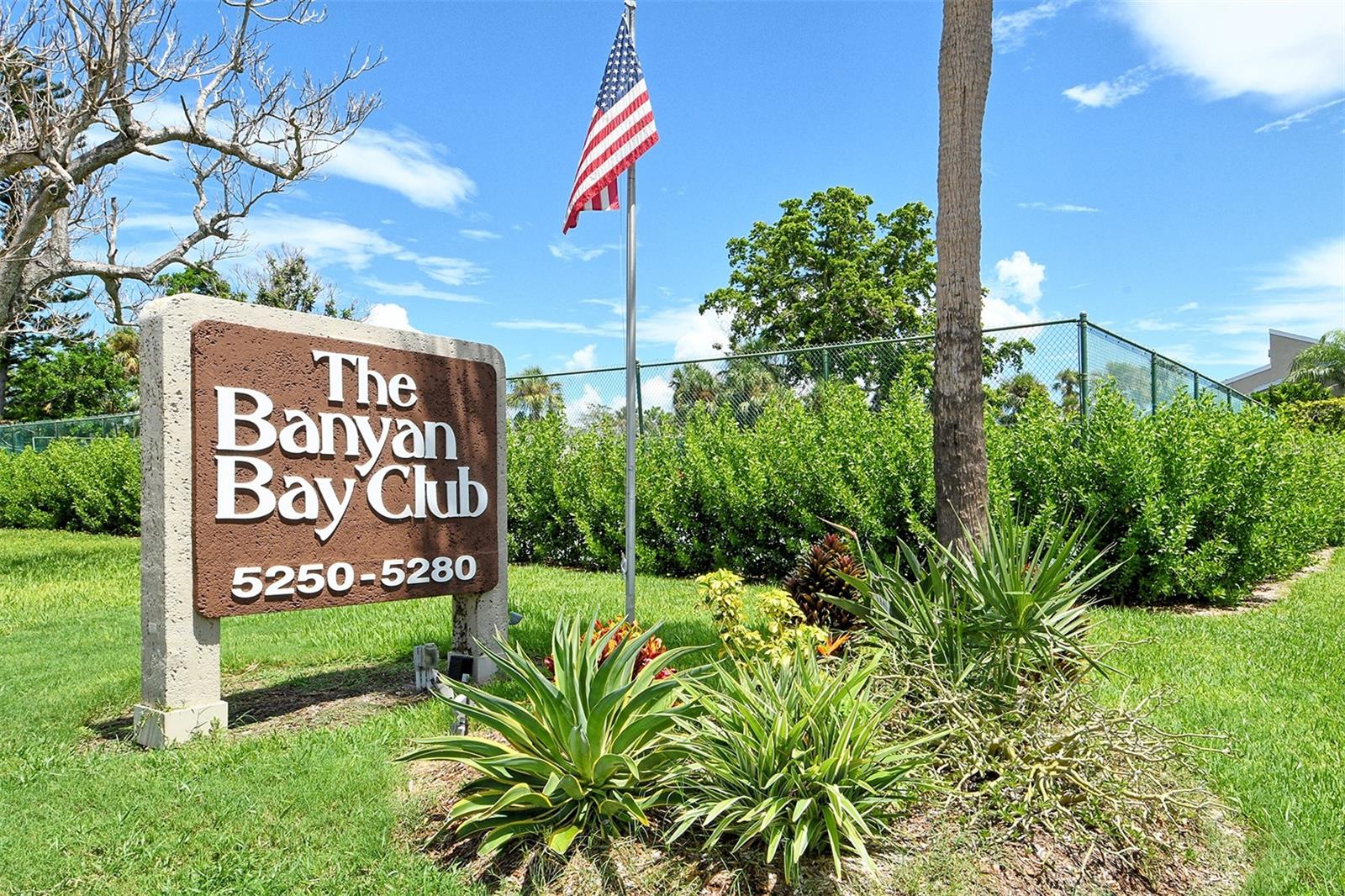 THE BANYAN BAY CLUB - Residential