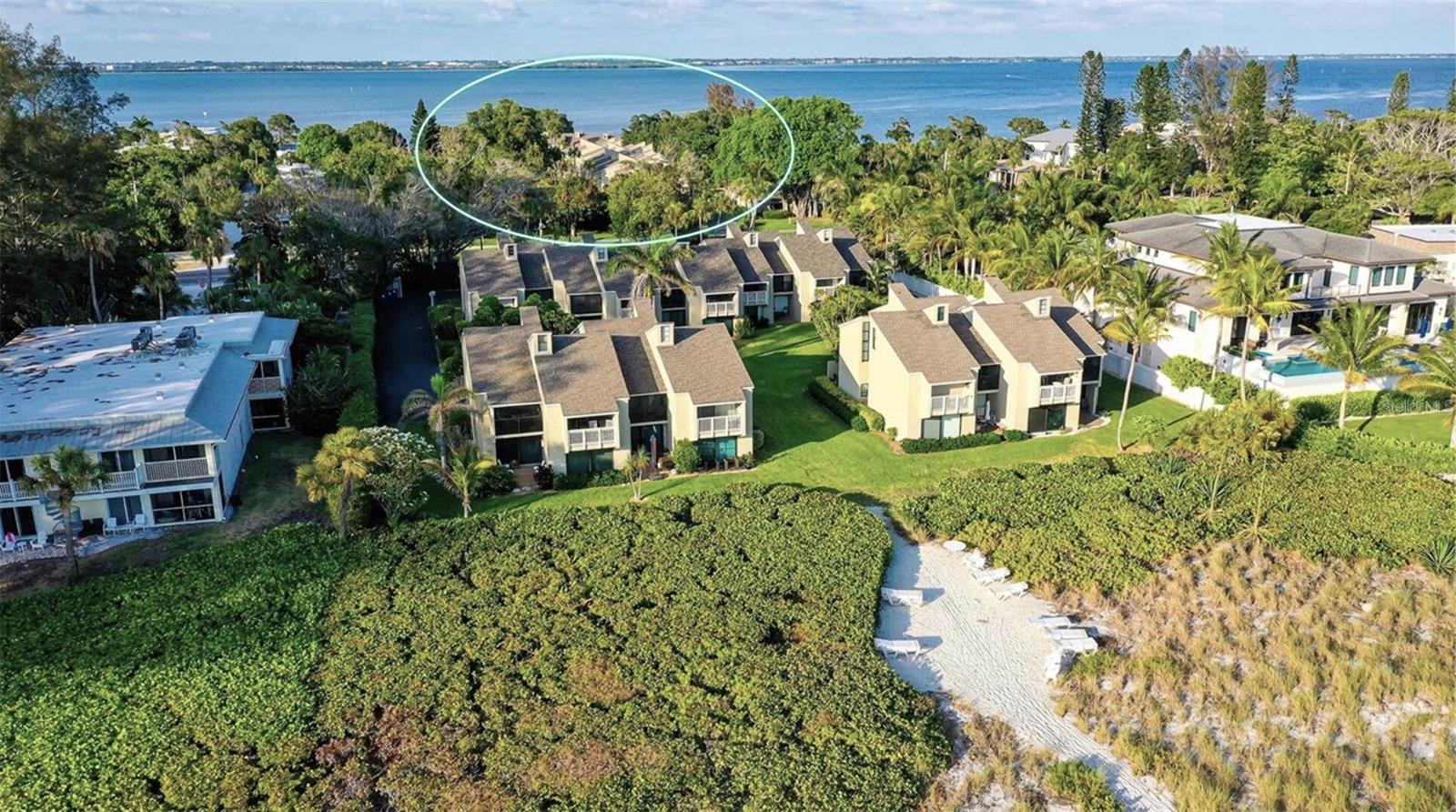 THE BANYAN BAY CLUB - Residential