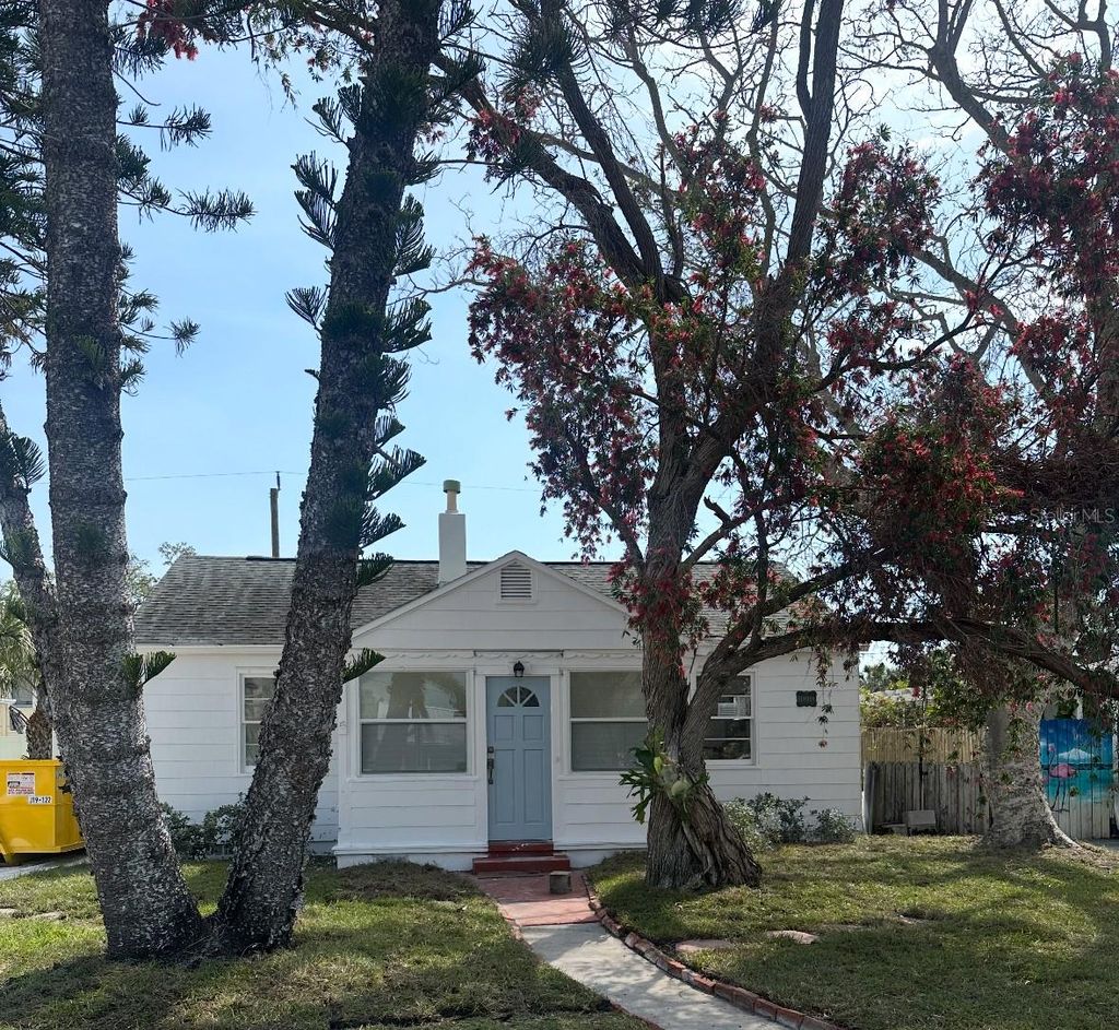 Photo of 3038 Dupont Street S, Gulfport, FL 33707 (MLS # A4654829)