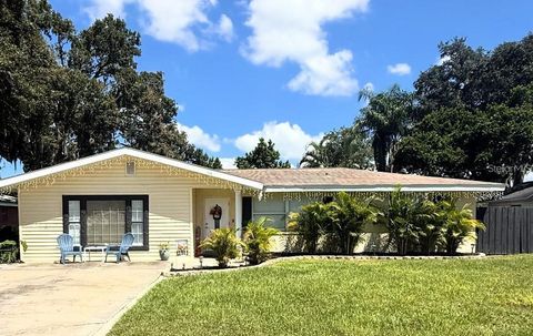 Photo of 144 Beverly Drive, Winter Haven, FL 33884 (MLS # L4962744)