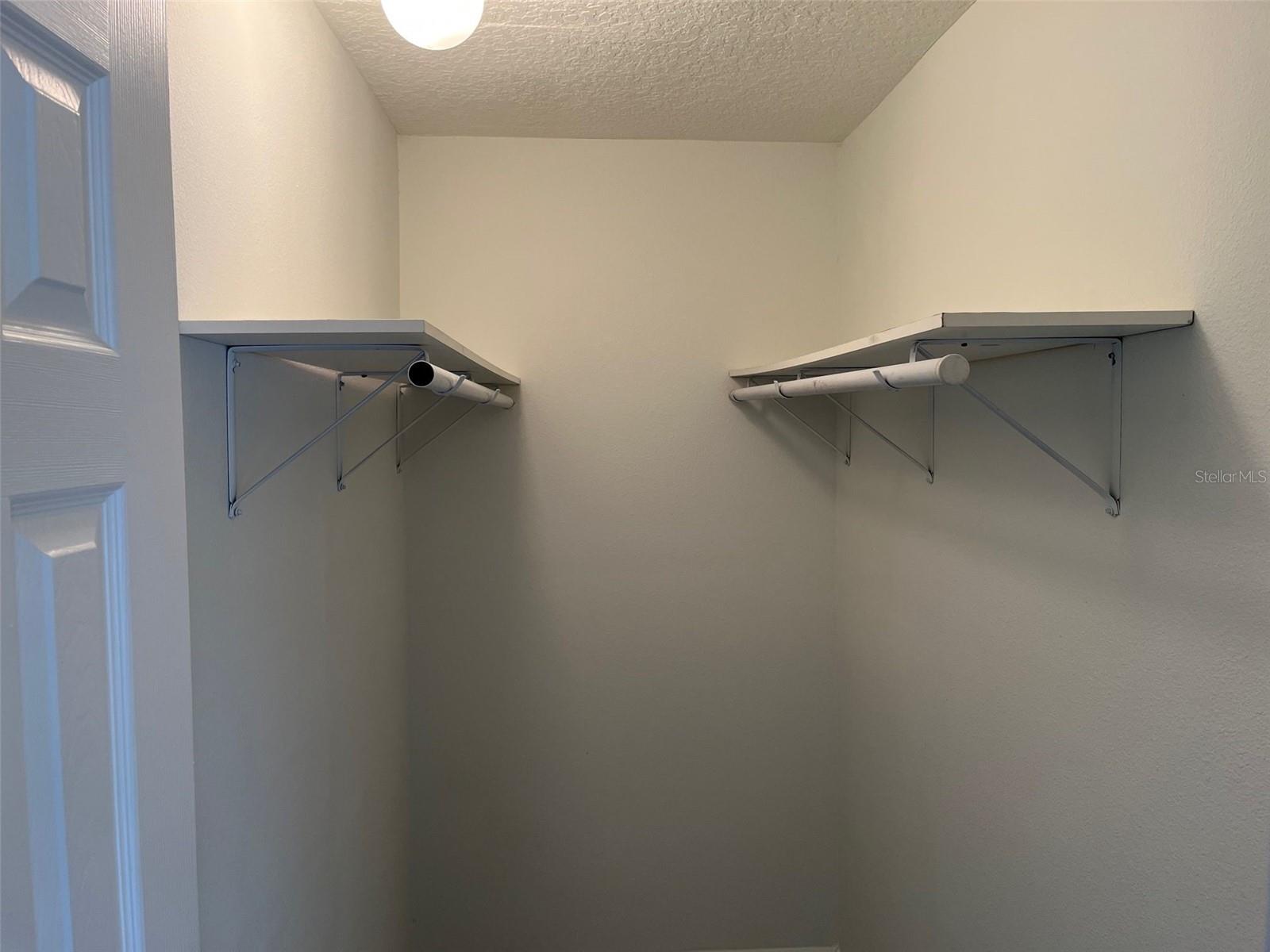 LAKEVIEW CONDO 03 - Residential Lease