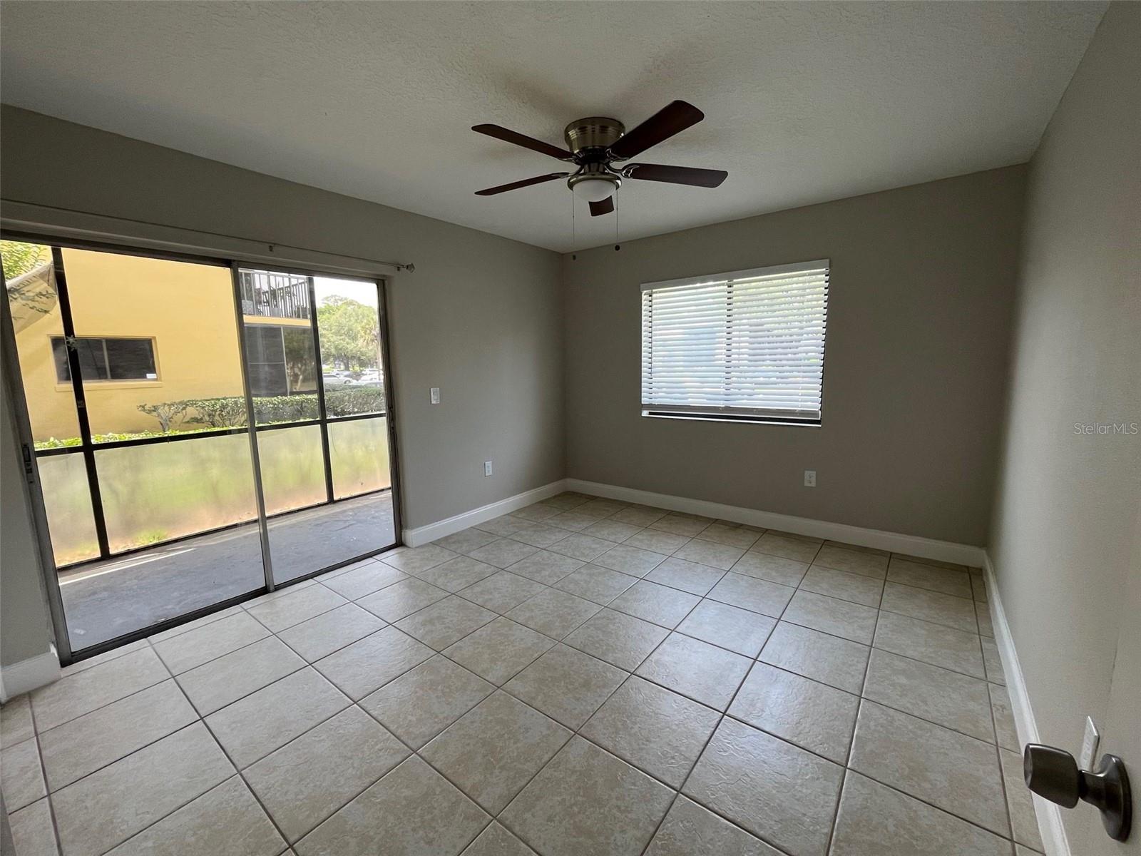 LAKEVIEW CONDO 03 - Residential Lease