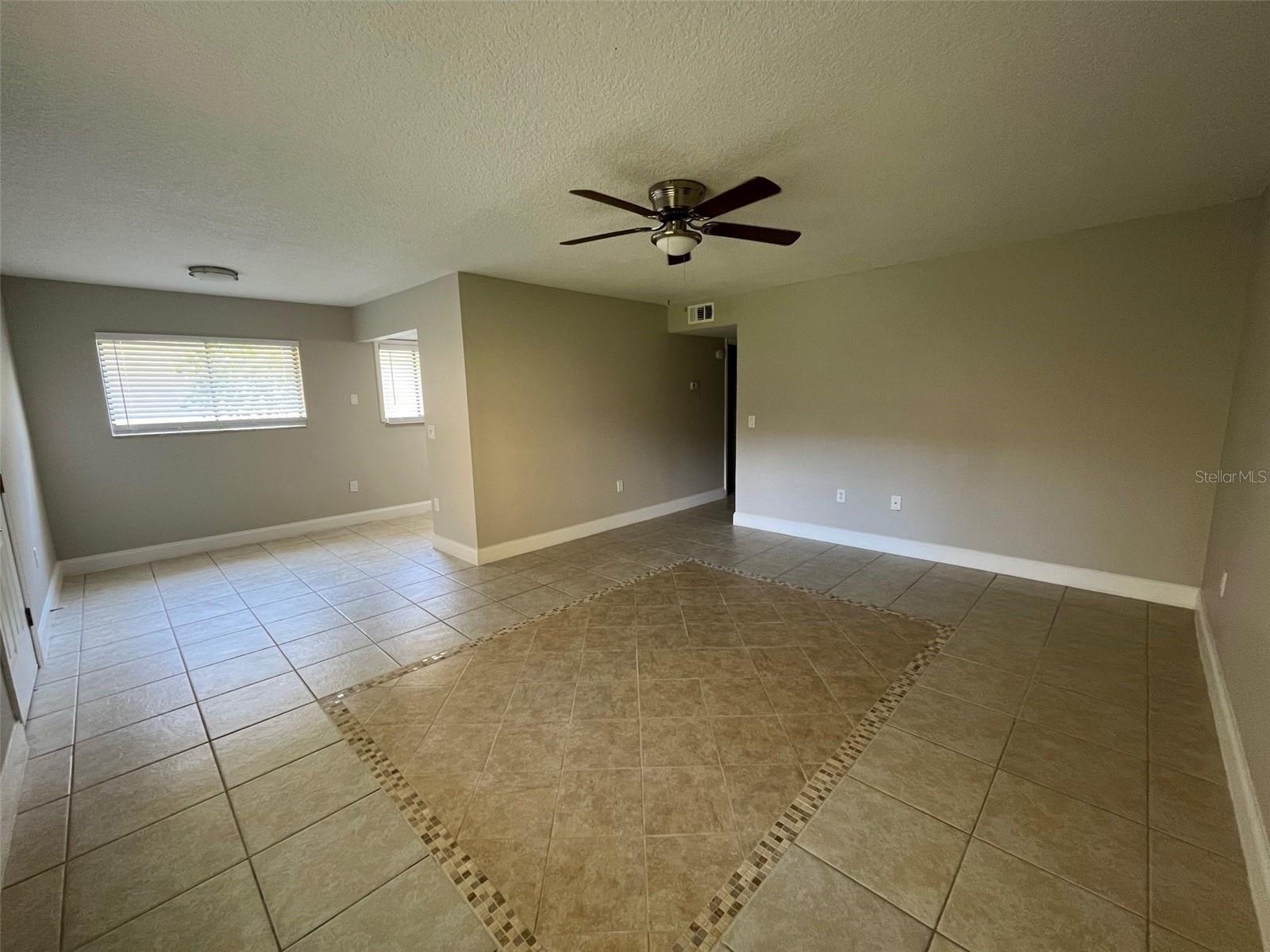 LAKEVIEW CONDO 03 - Residential Lease