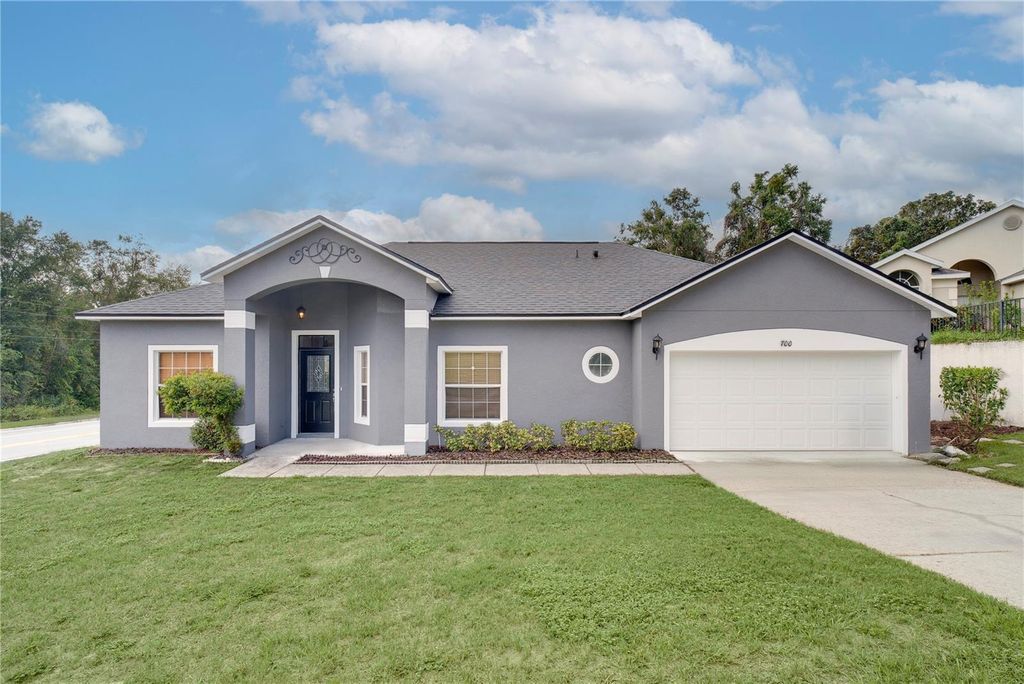 Photo of 700 Lake Francis Drive, Apopka, FL 32712 (MLS # O6349968)