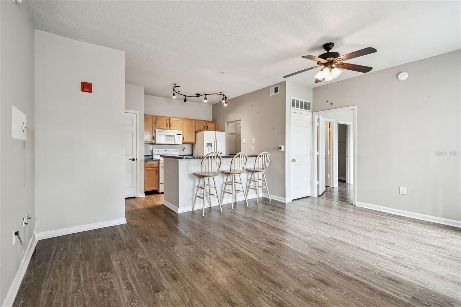 BEACHWAY CONDOS - Residential