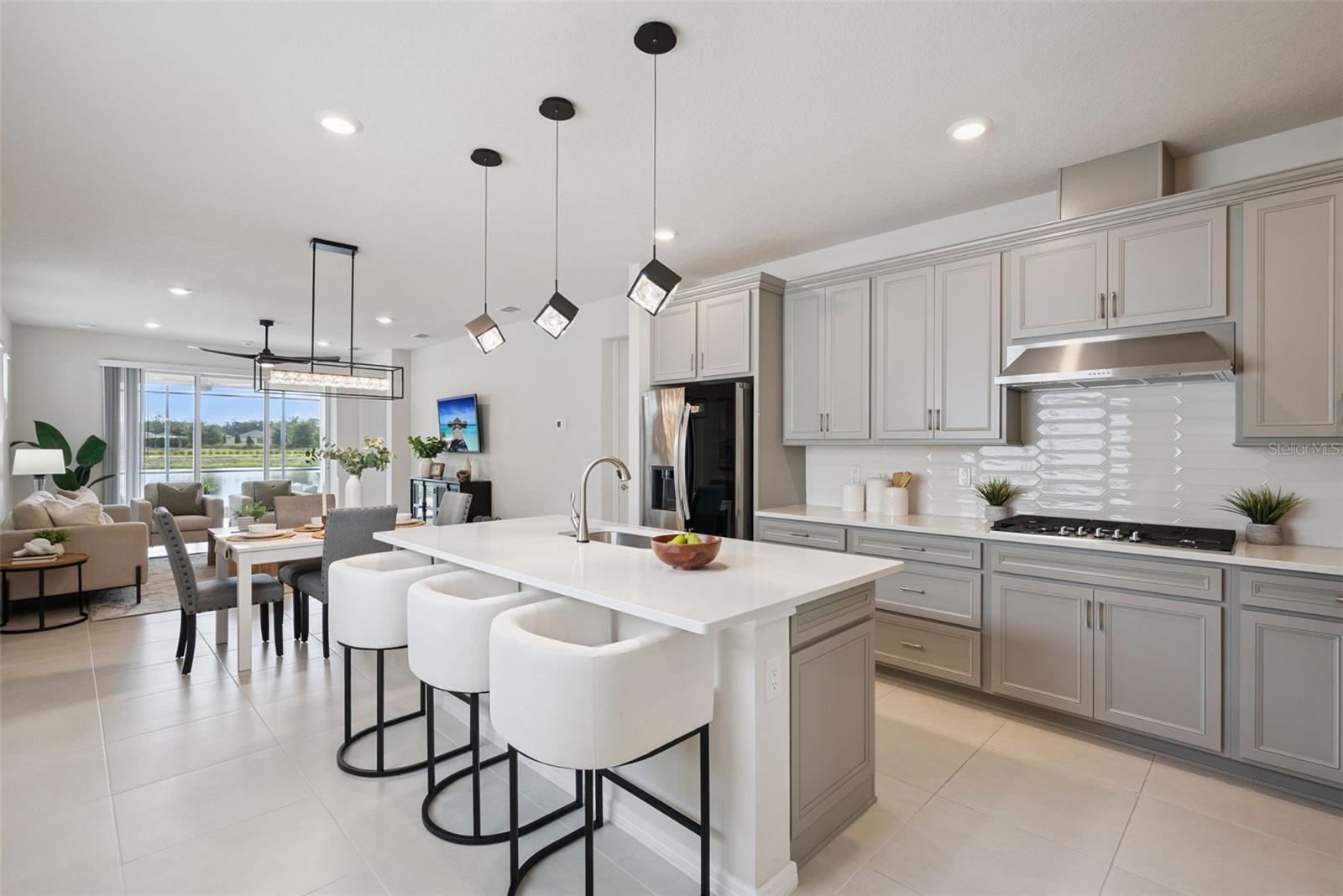 2499 CLIFF WAY