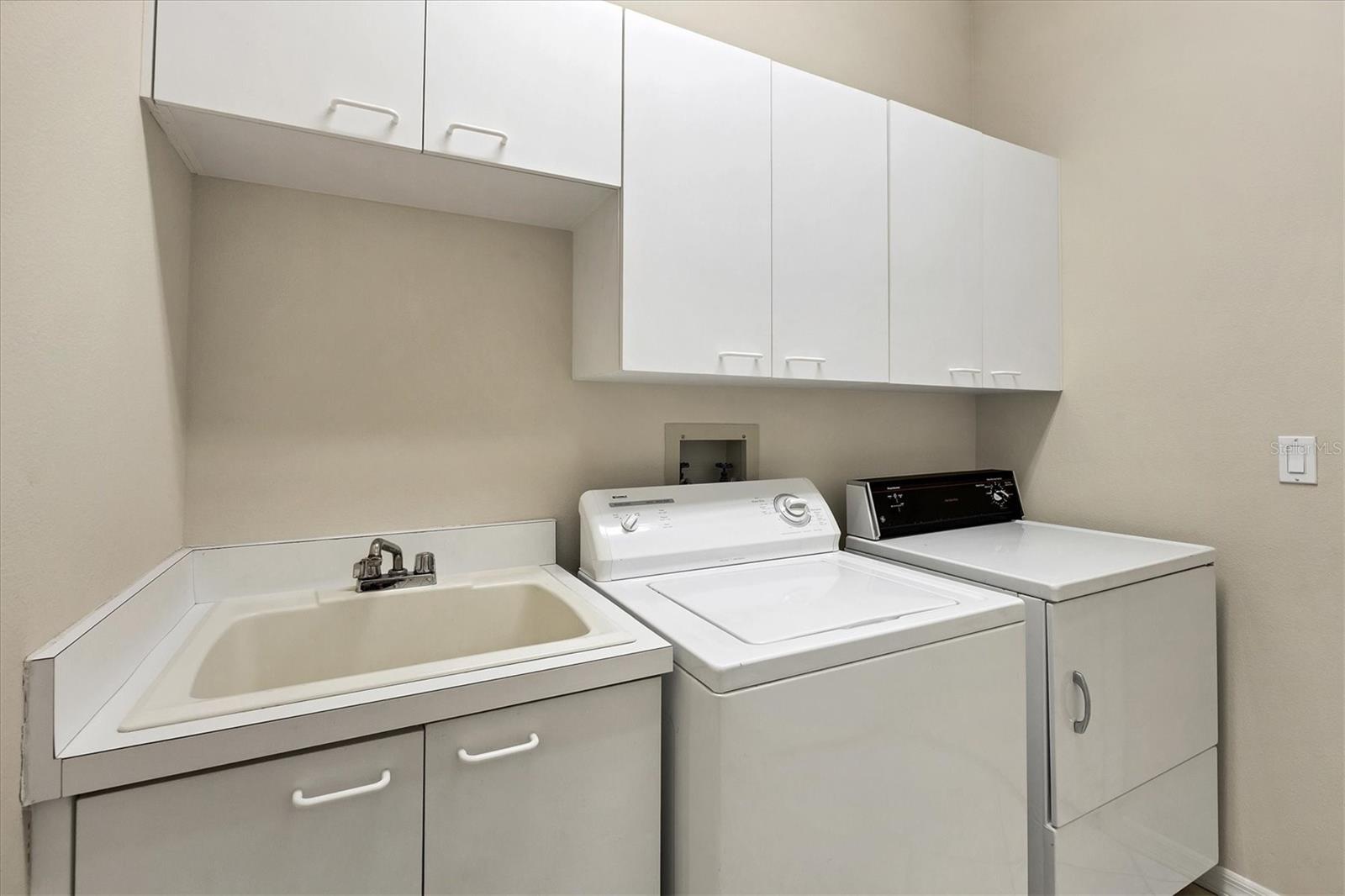 THE VILLAS OF EAGLE CREEK III & IV - Residential