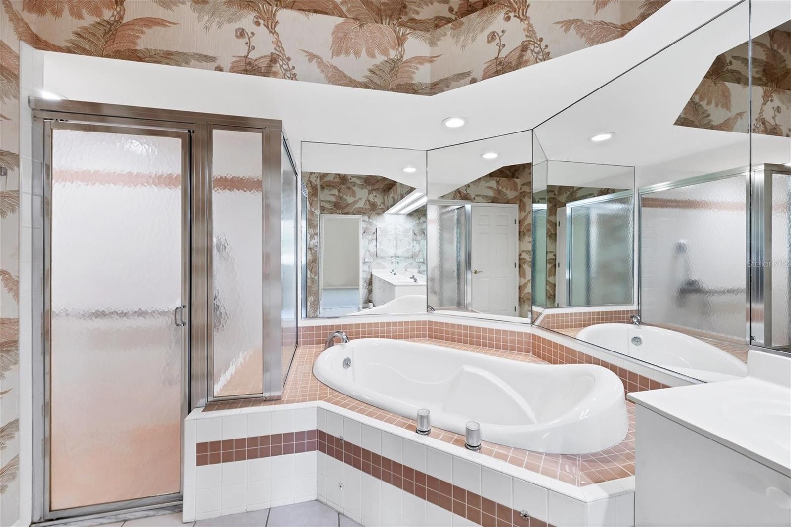 THE VILLAS OF EAGLE CREEK III & IV - Residential