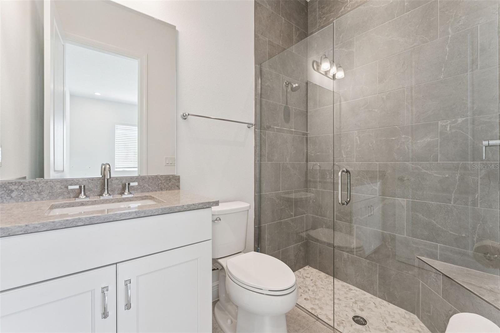 LAUREL POINTE - Residential Lease