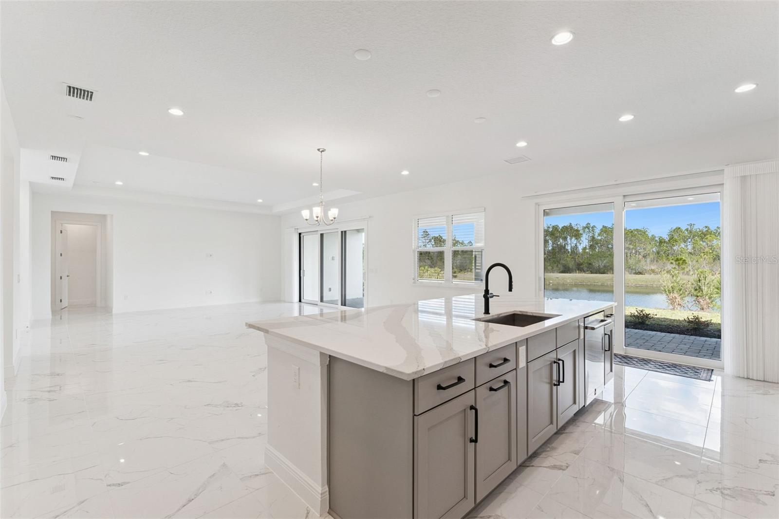 LAUREL POINTE - Residential Lease