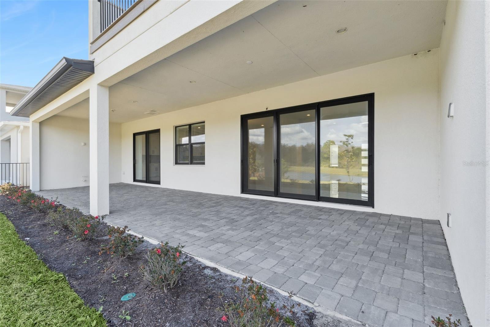 LAUREL POINTE - Residential Lease