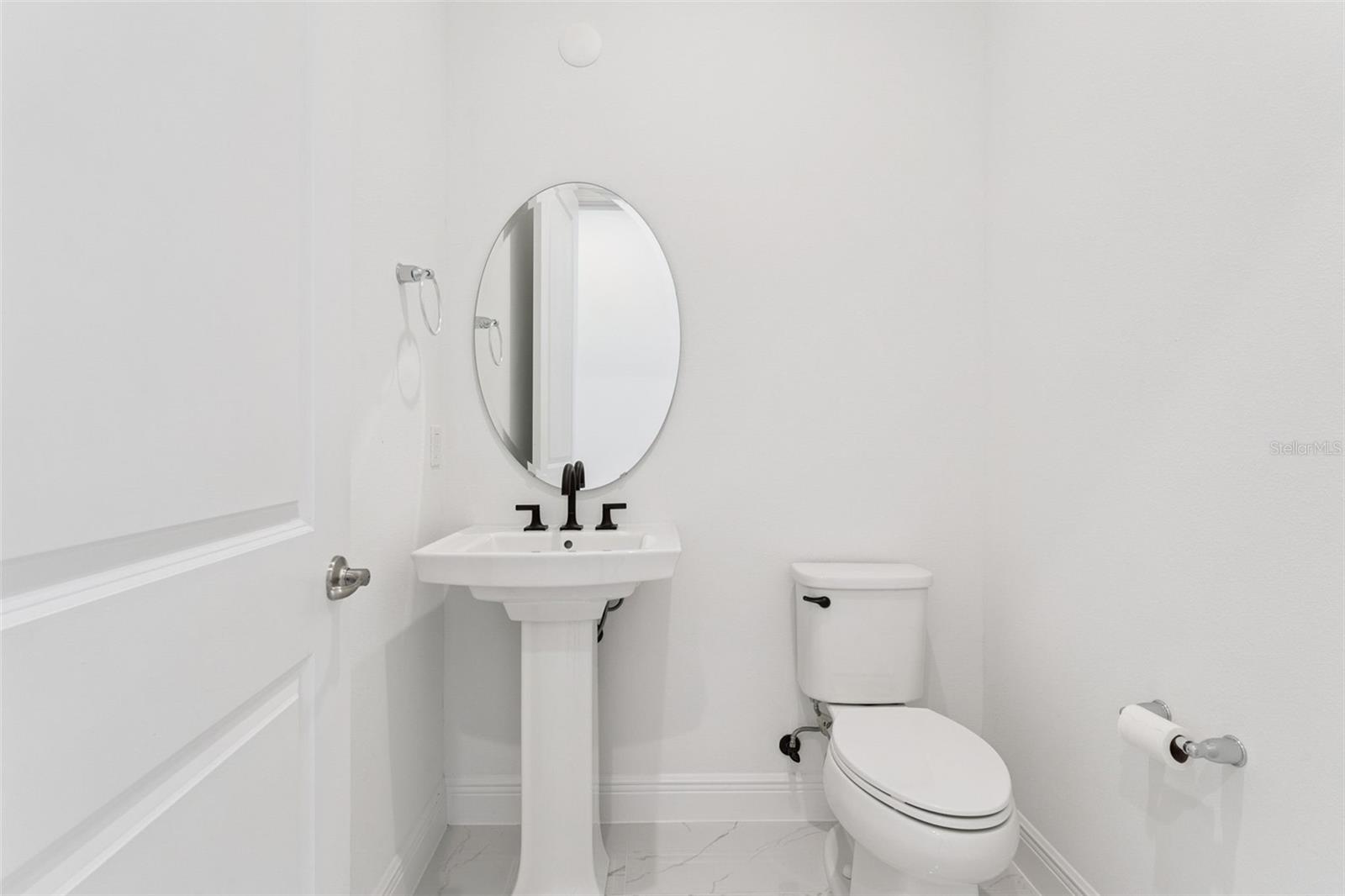 LAUREL POINTE - Residential Lease