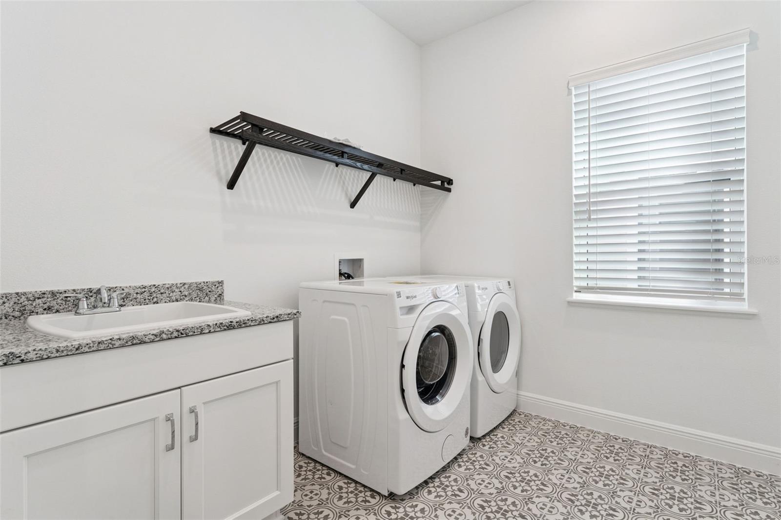 LAUREL POINTE - Residential Lease