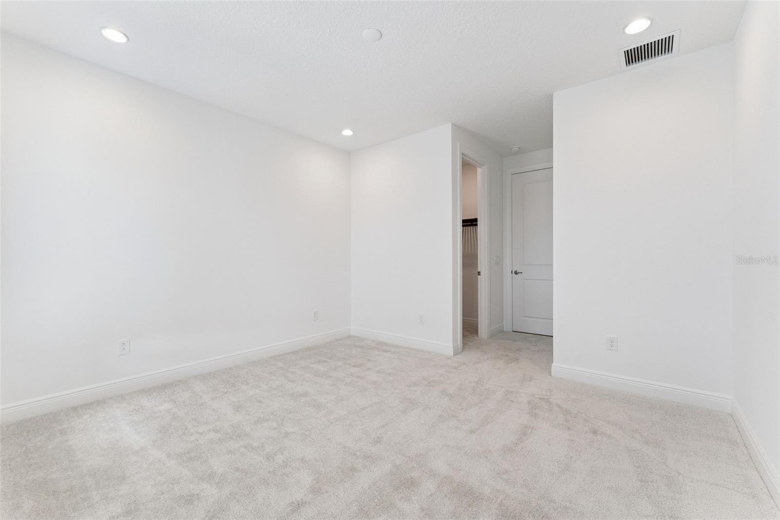 LAUREL POINTE - Residential Lease