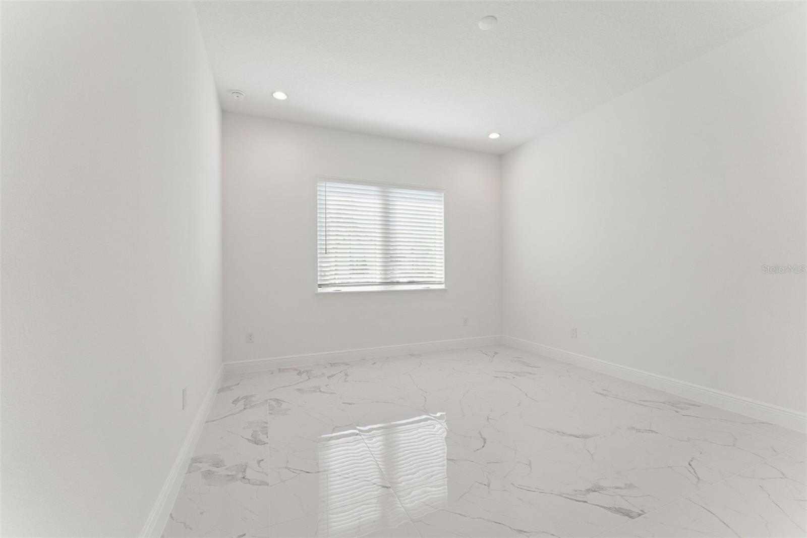 LAUREL POINTE - Residential Lease