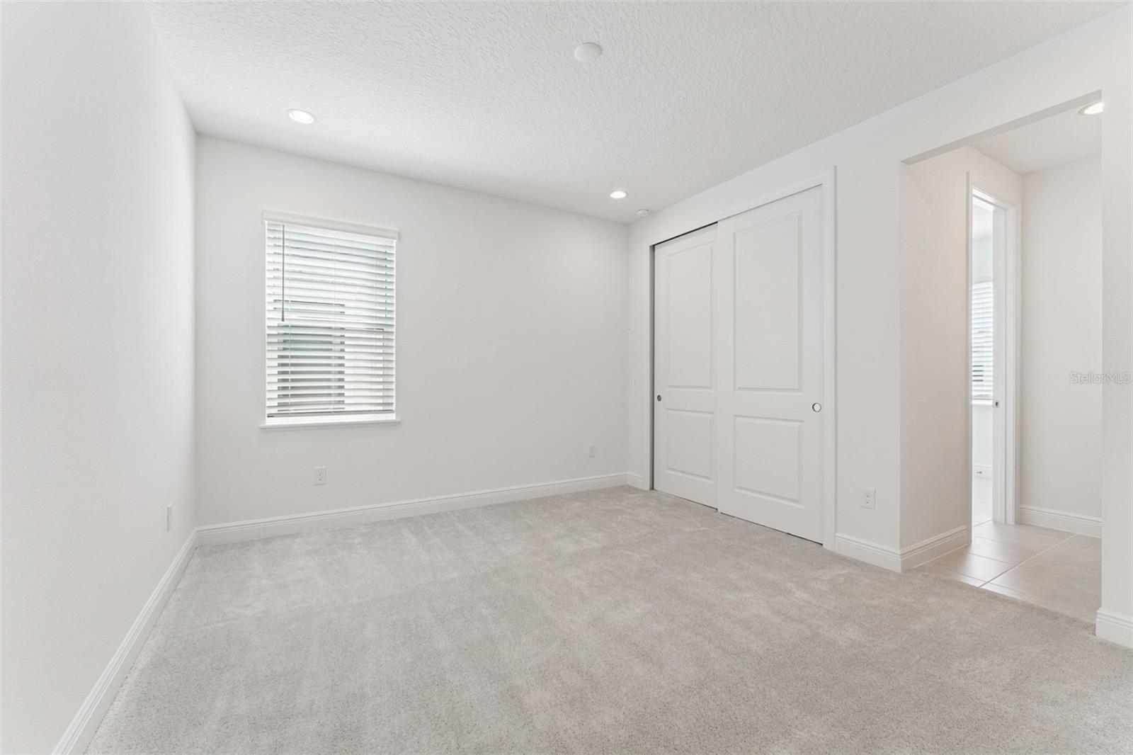 LAUREL POINTE - Residential Lease