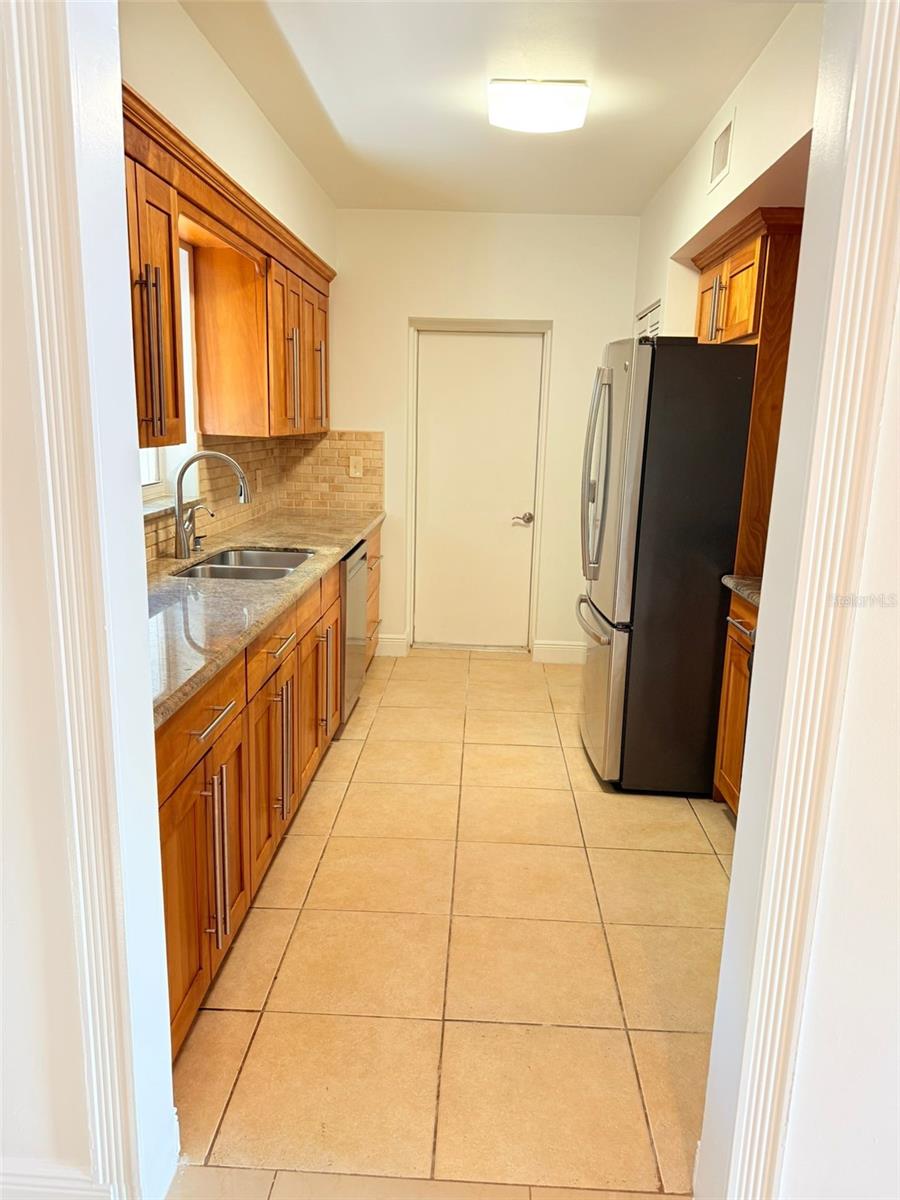 SILVER BLUFF ESTATES SEC B - Residential Lease
