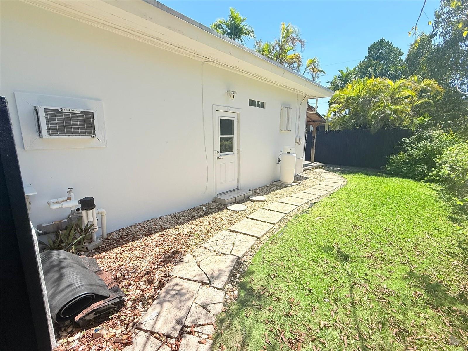 SILVER BLUFF ESTATES SEC B - Residential Lease