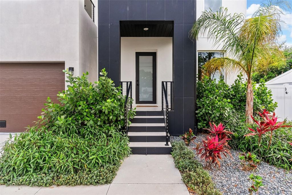 Photo of 4604 W Euclid Avenue, Tampa, FL 33629 (MLS # TB8496088)