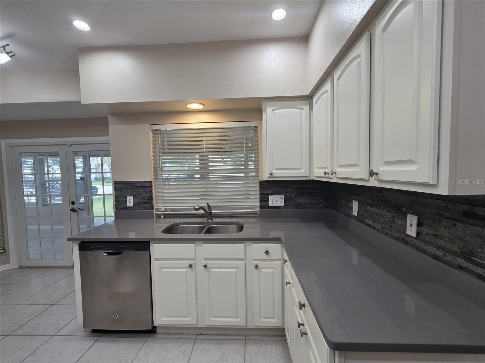 289 HANGING MOSS CIRCLE