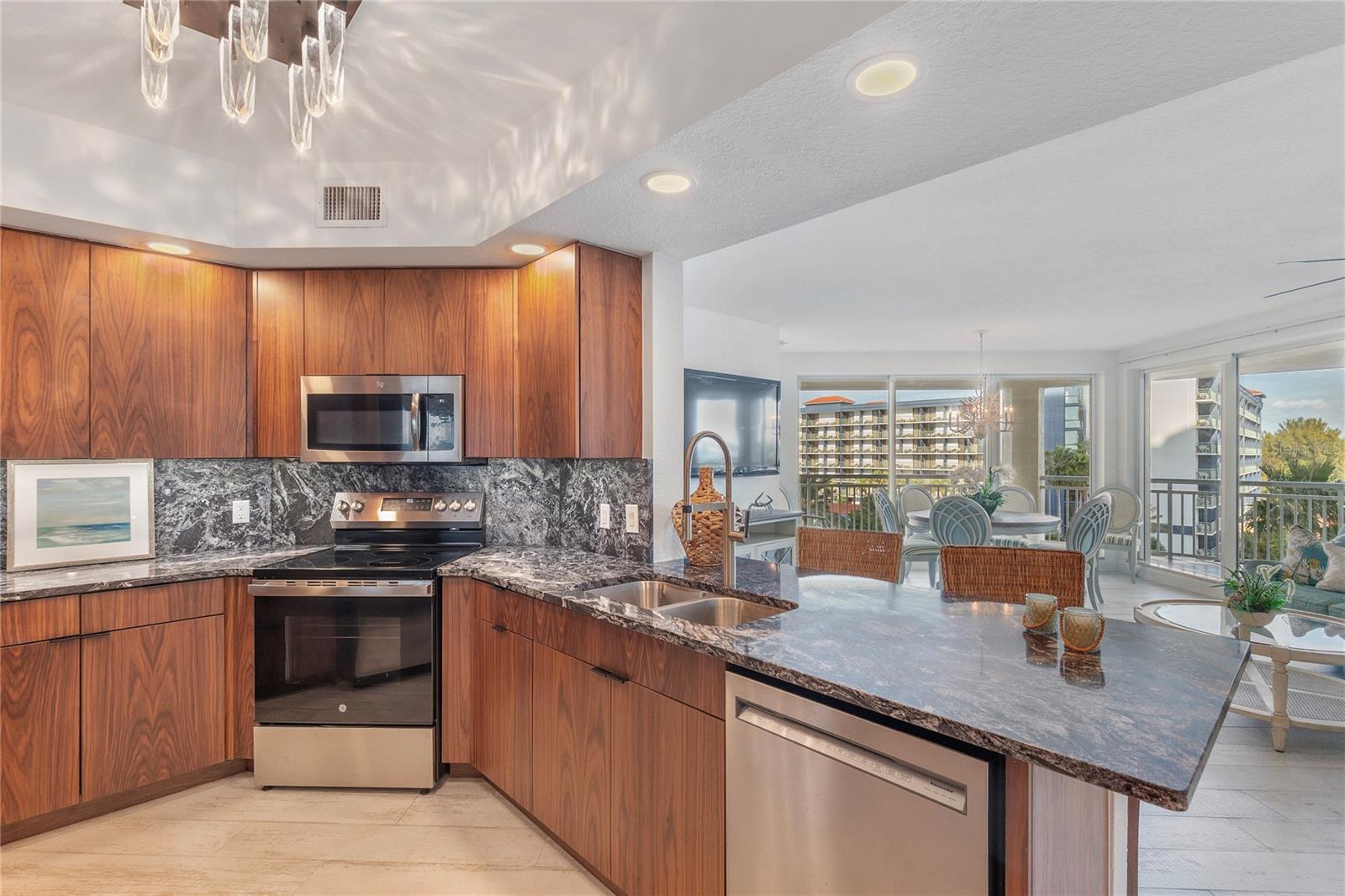 GRANDE ON SAND KEY - Residential