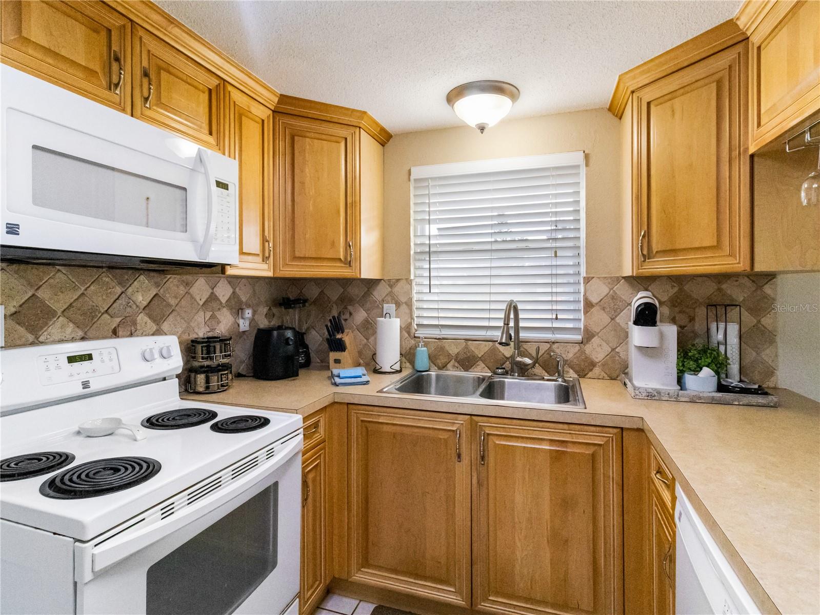 CAPE VISTA FIRST UNIT - Residential