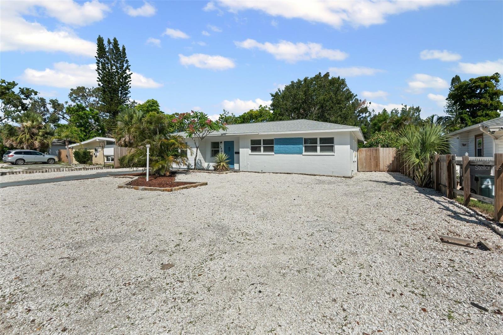 1404 DARTMOUTH DRIVE