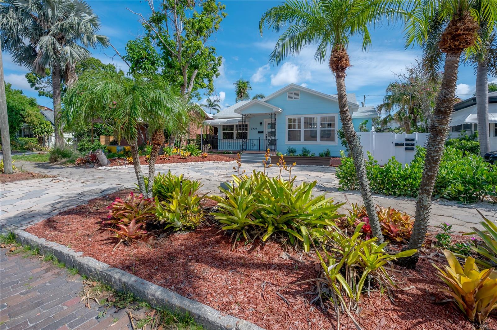 2421 BURLINGTON AVENUE N