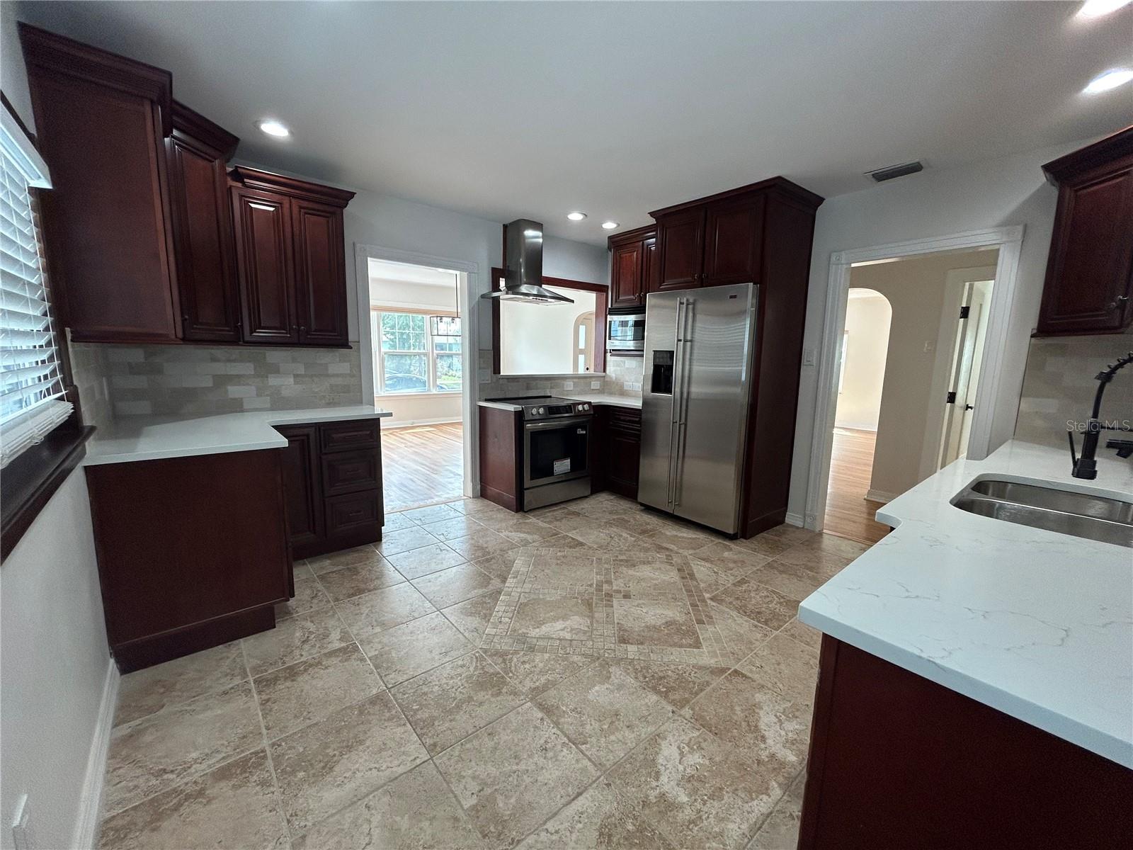 2421 BURLINGTON AVENUE N