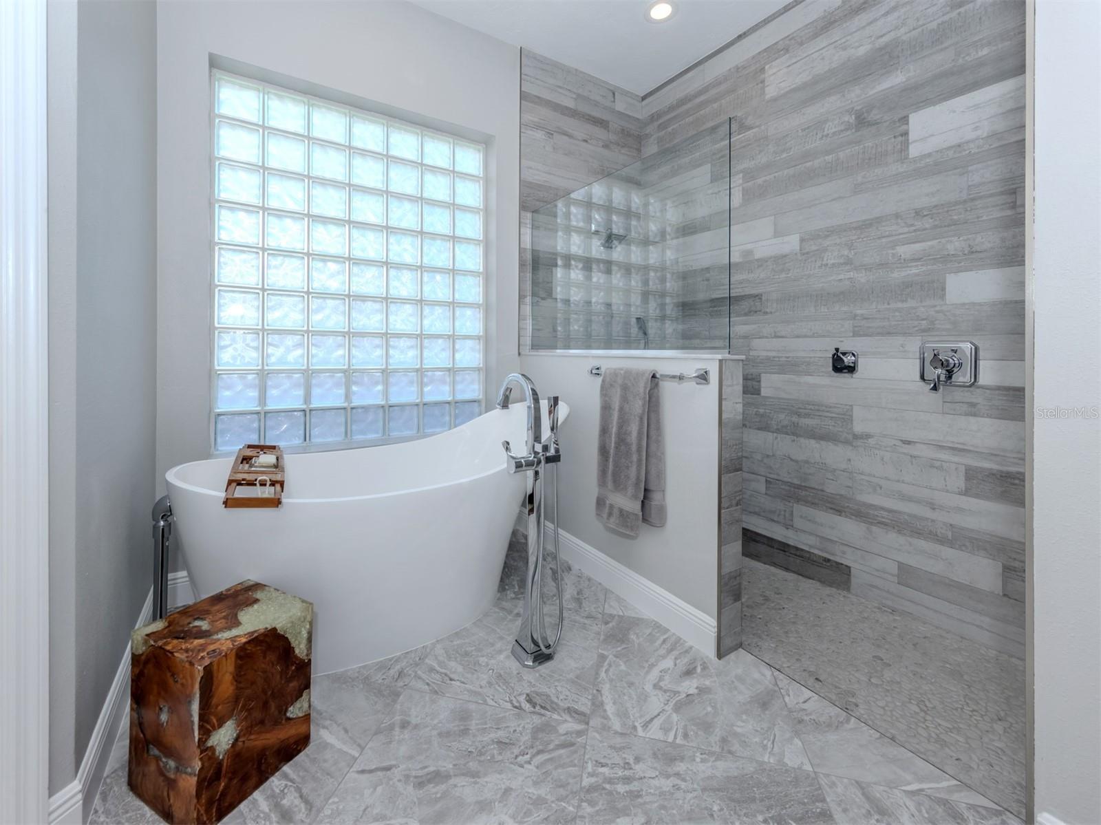 VENICE GOLF & COUNTRY CLUB UNIT 2B - Residential