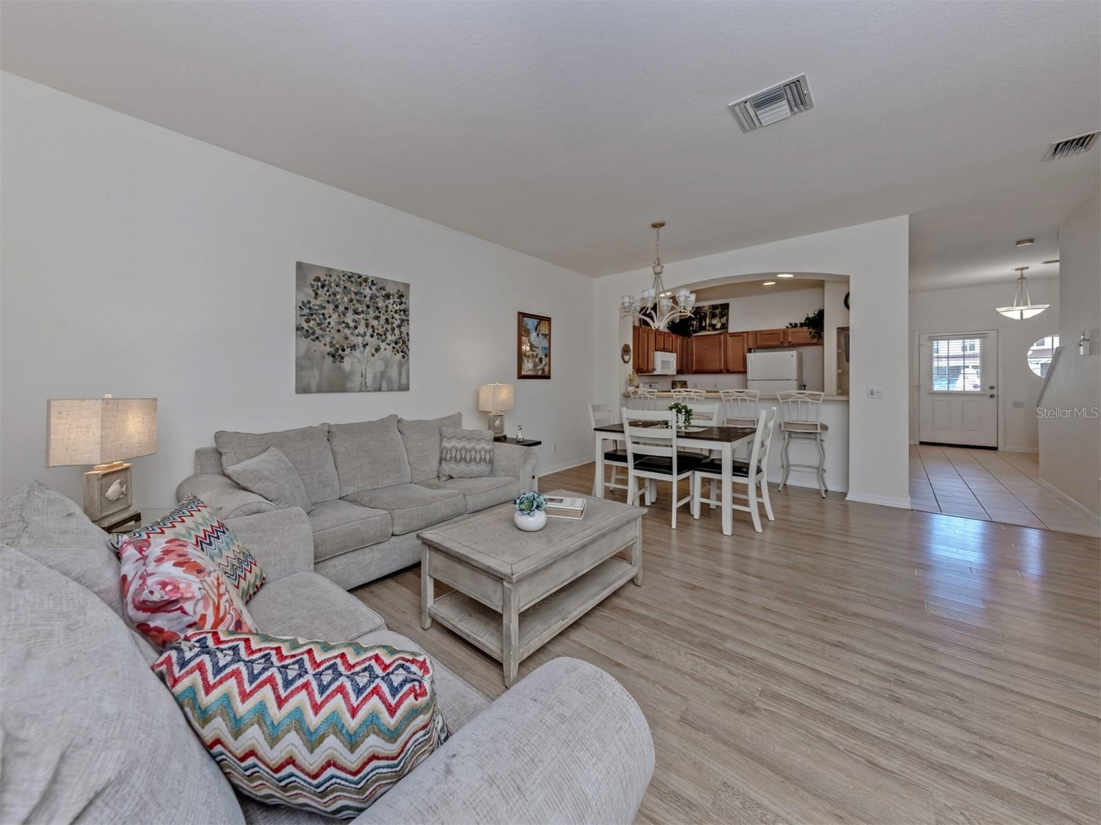 TOWNS AT LAKESIDE - Residential