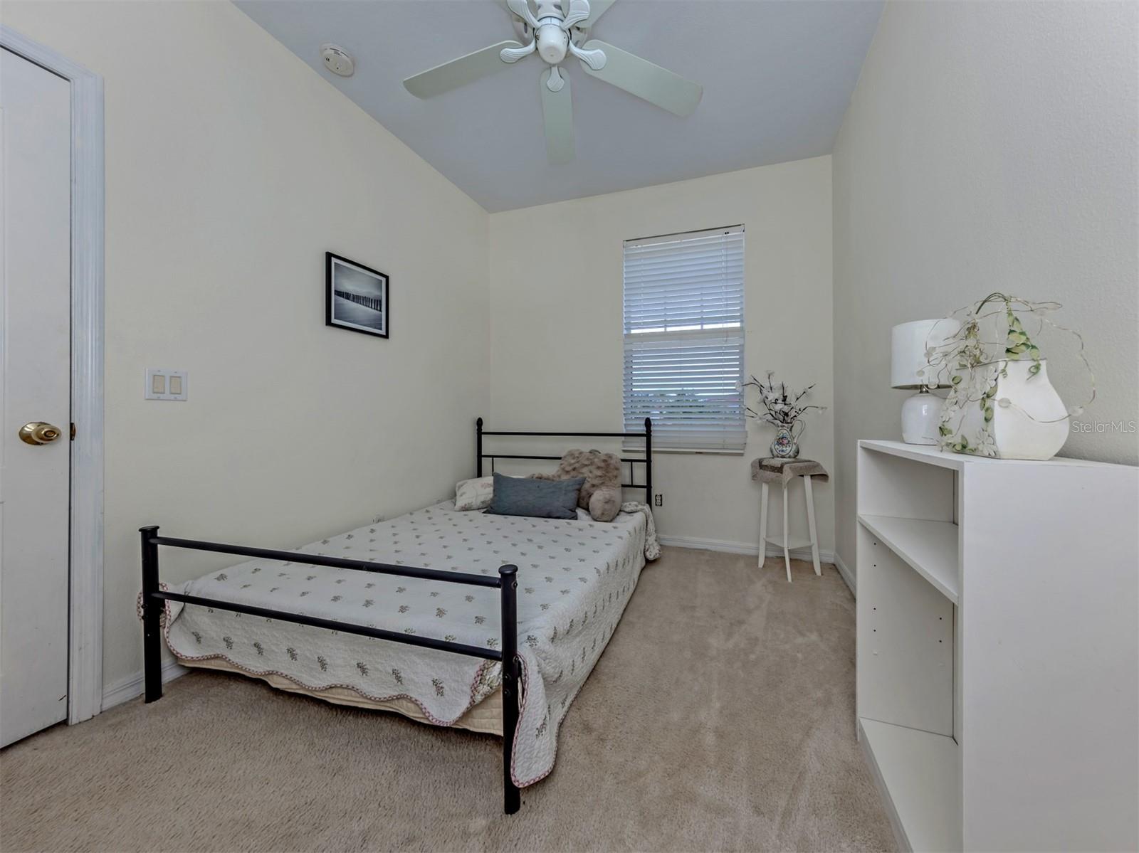 TOWNS AT LAKESIDE - Residential