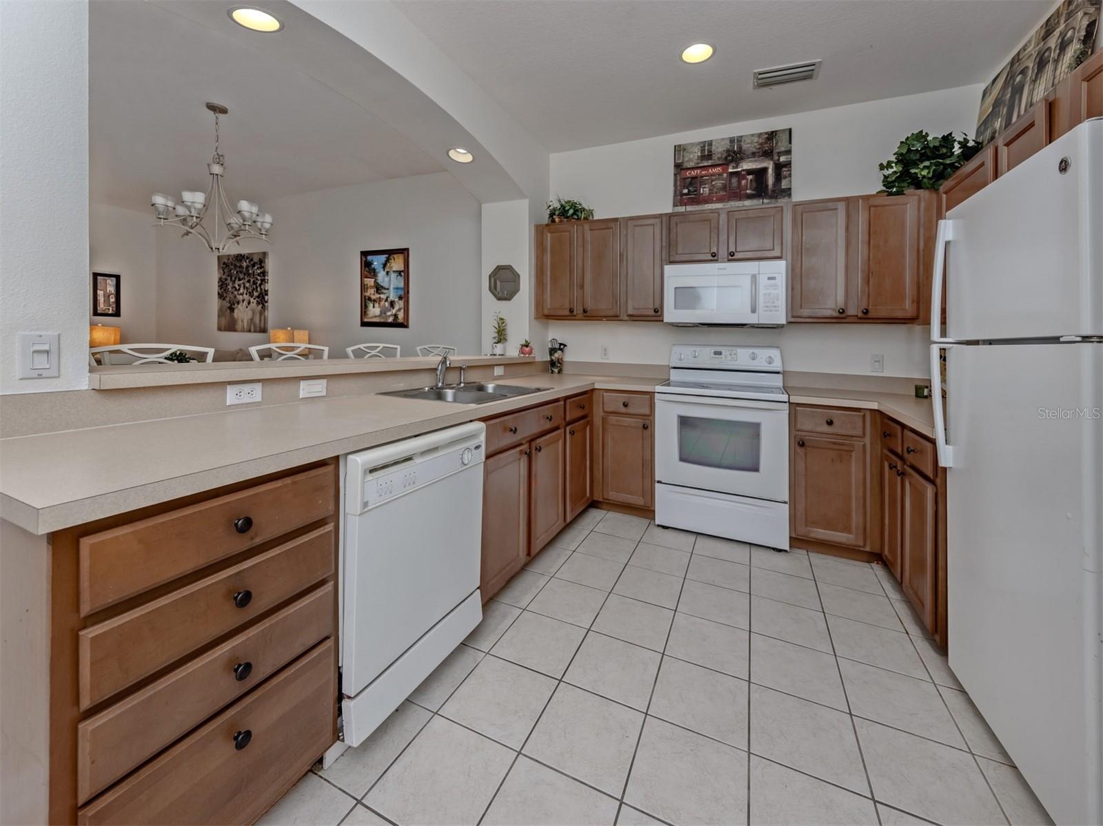 TOWNS AT LAKESIDE - Residential