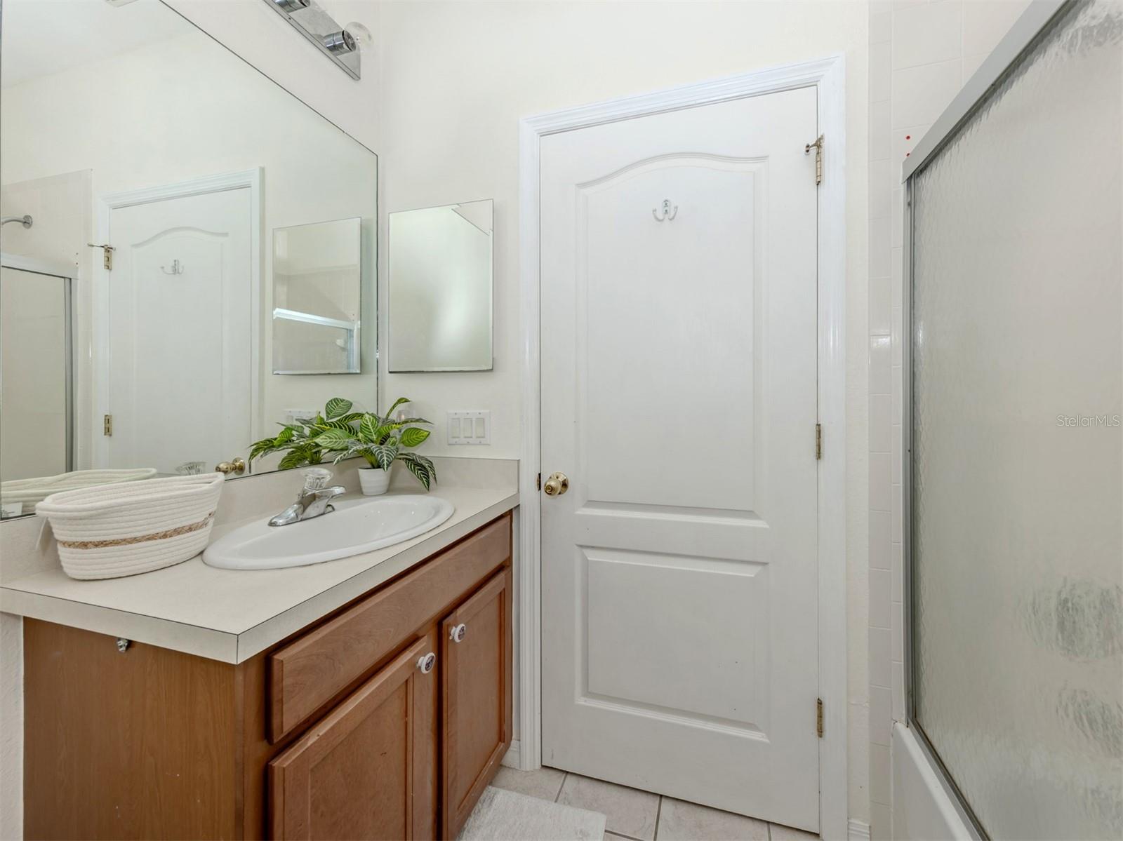 TOWNS AT LAKESIDE - Residential