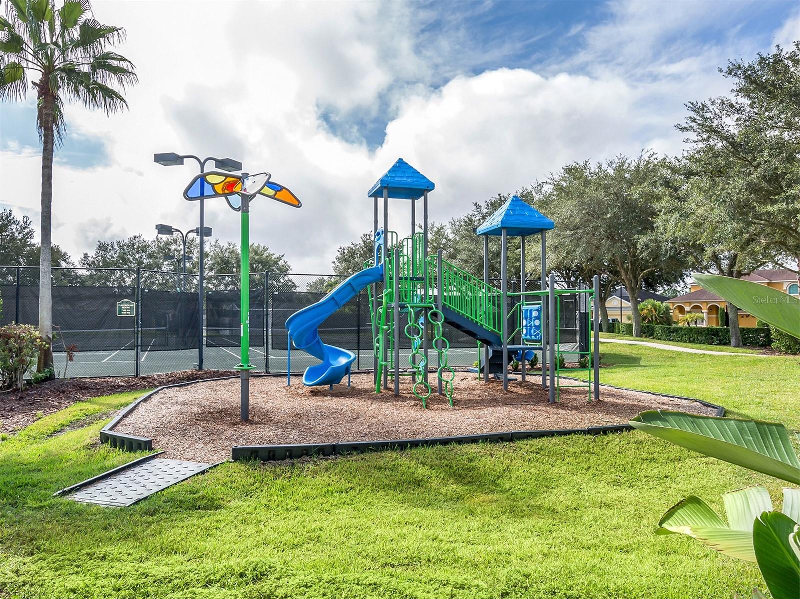 TOWNS AT LAKESIDE - Residential