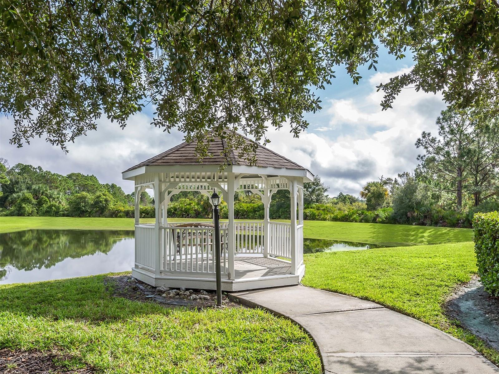 TOWNS AT LAKESIDE - Residential