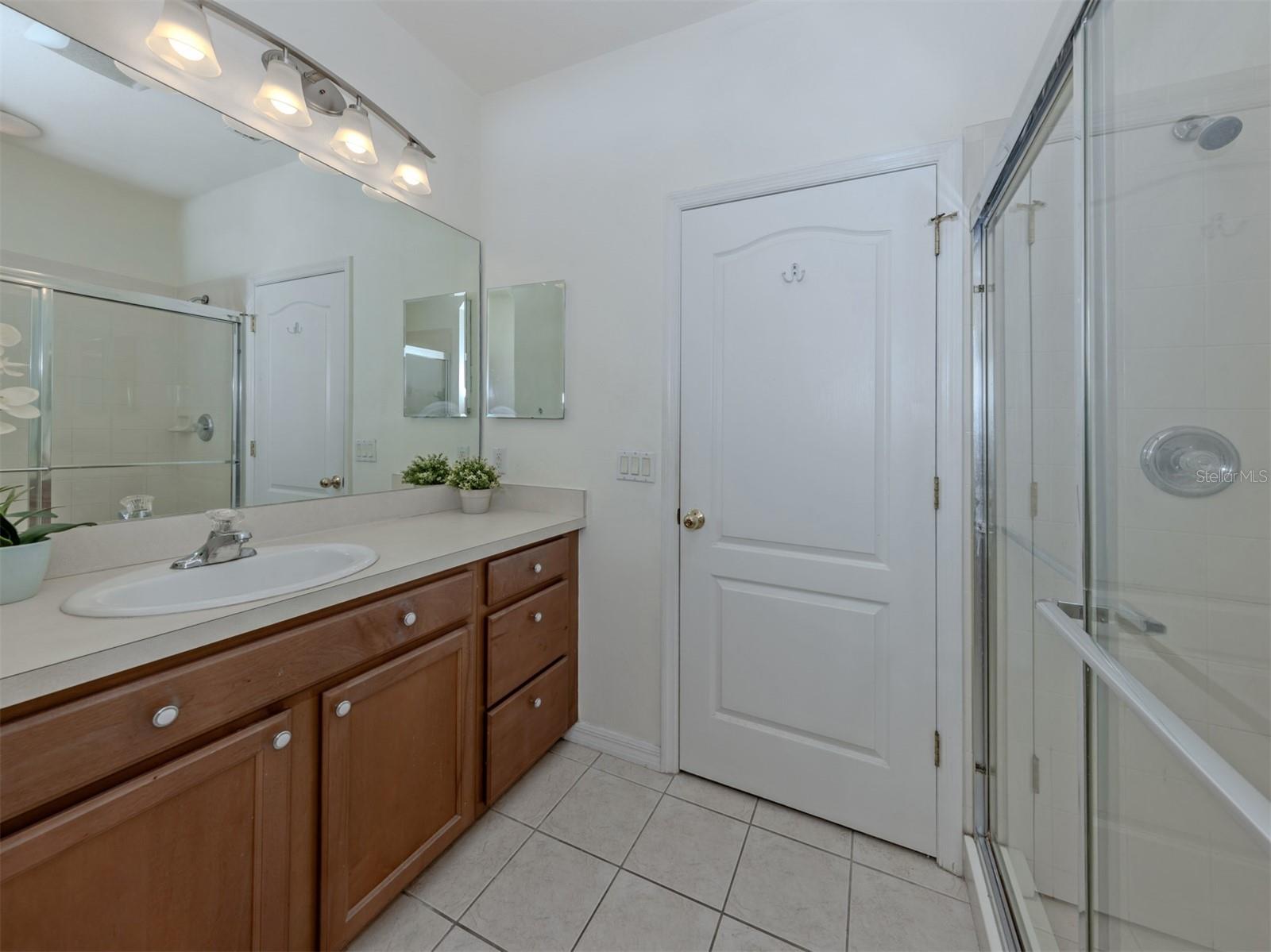 TOWNS AT LAKESIDE - Residential