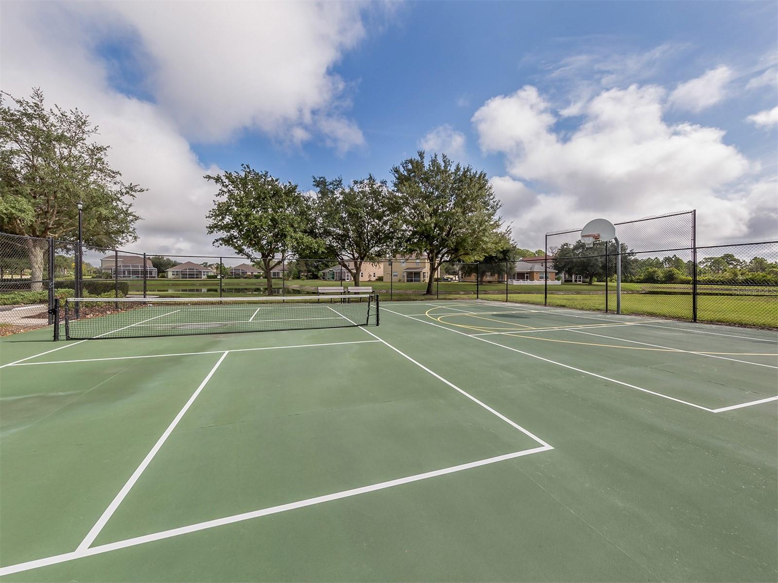 TOWNS AT LAKESIDE - Residential