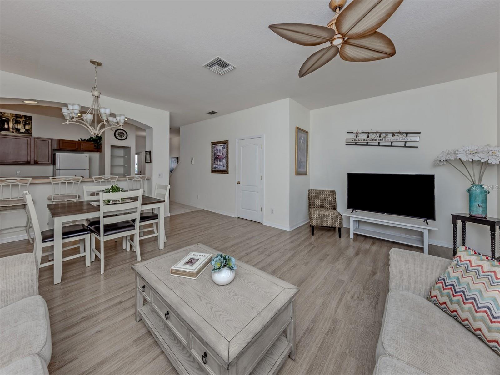 TOWNS AT LAKESIDE - Residential