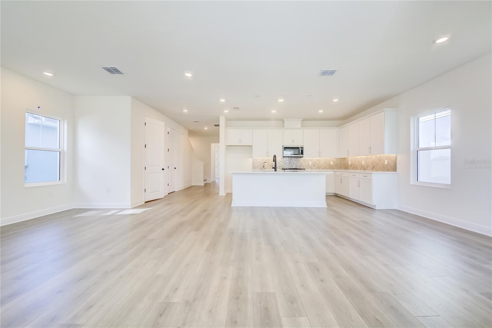 144 THORNE LANE