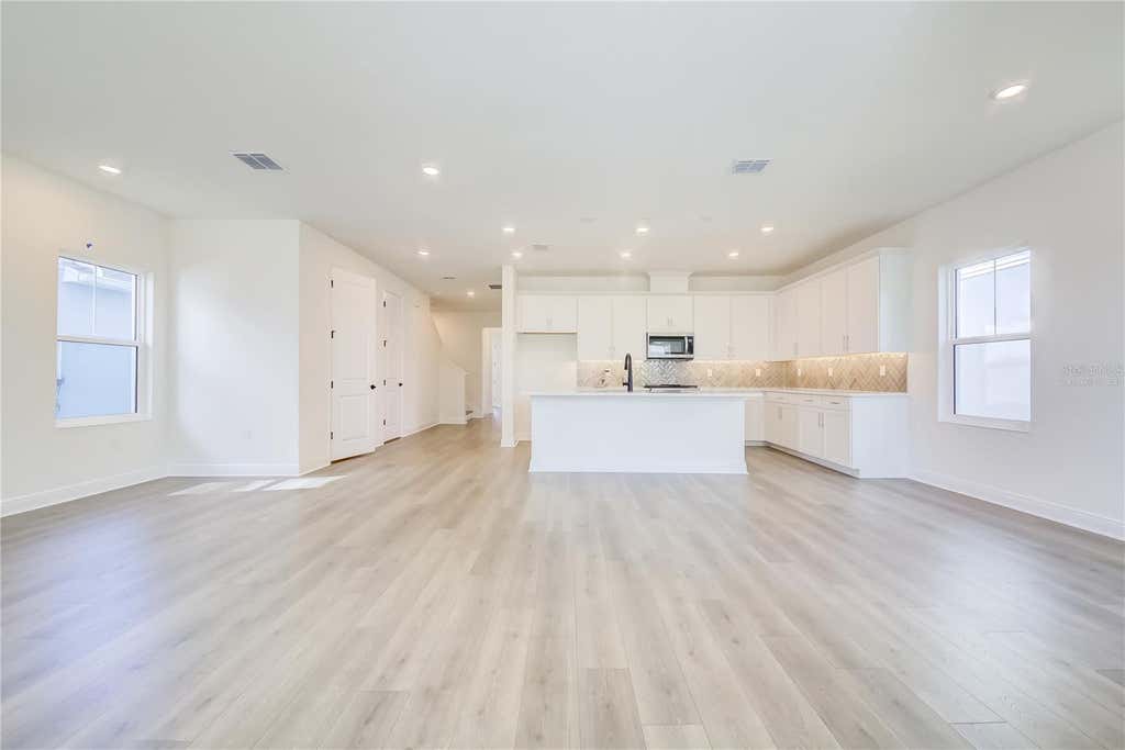 Photo of 144 Thorne Lane, Sarasota, FL 34240 (MLS # G5113706)