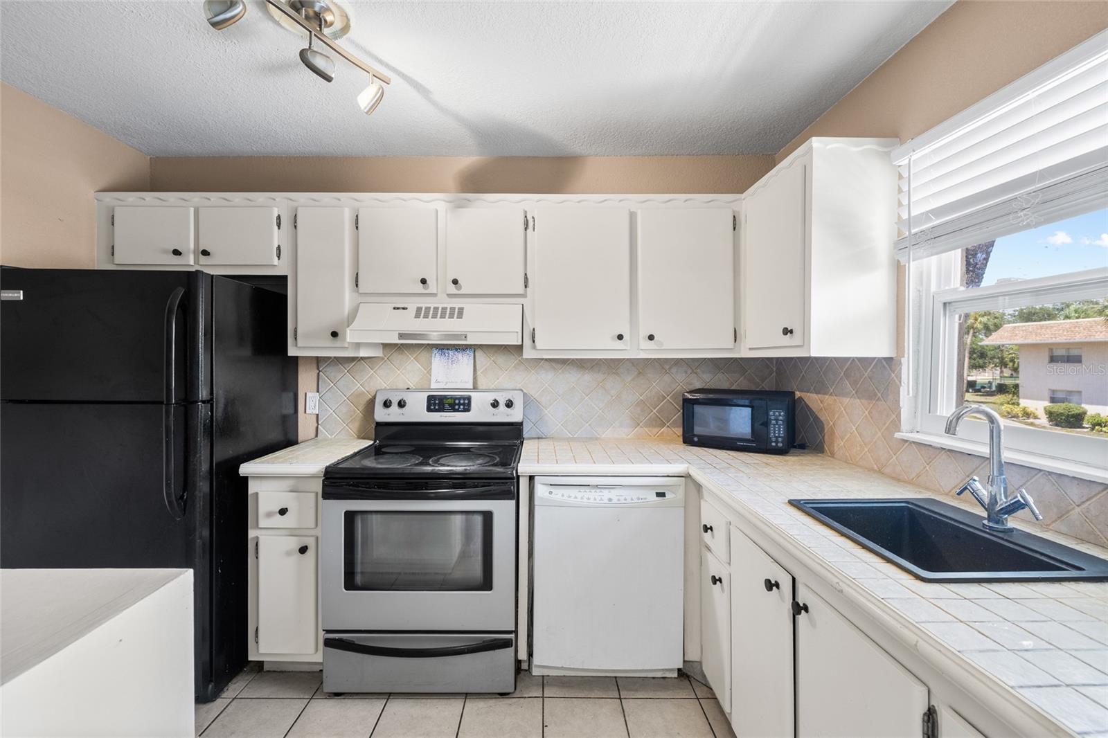 2727 75TH STREET W 8A13