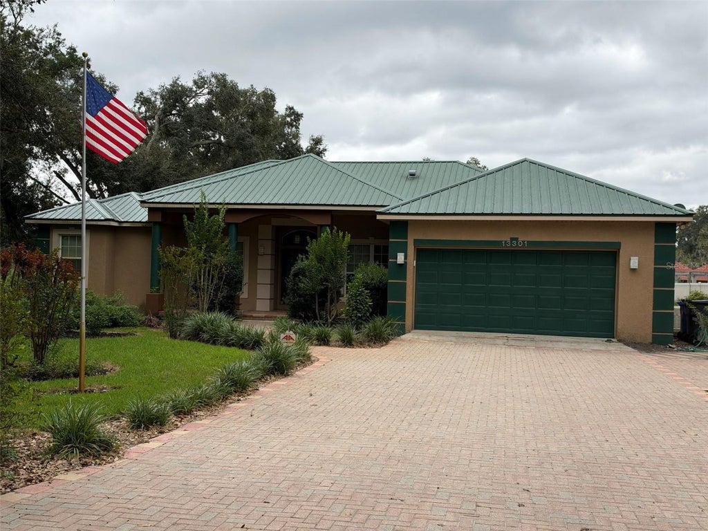 Photo of 13301 Sullivan Manor Court, Dover, FL 33527 (MLS # TB8559262)