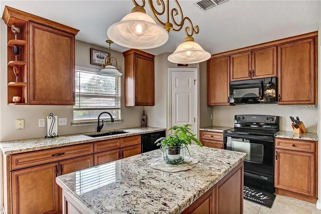 CORNER LAKE PH 03 A & B - Residential