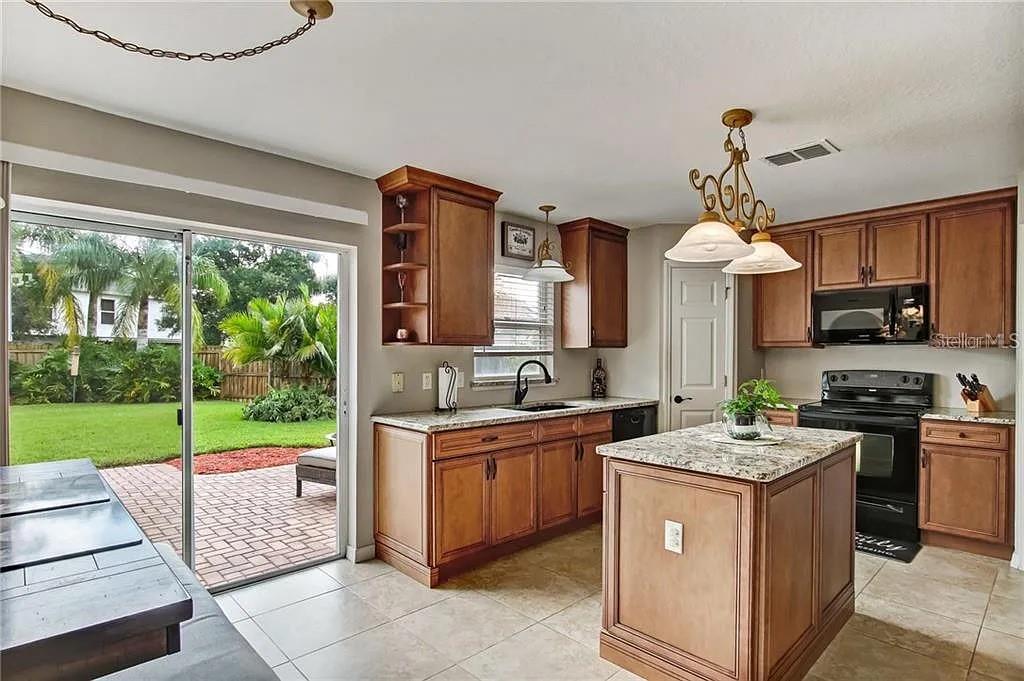 CORNER LAKE PH 03 A & B - Residential